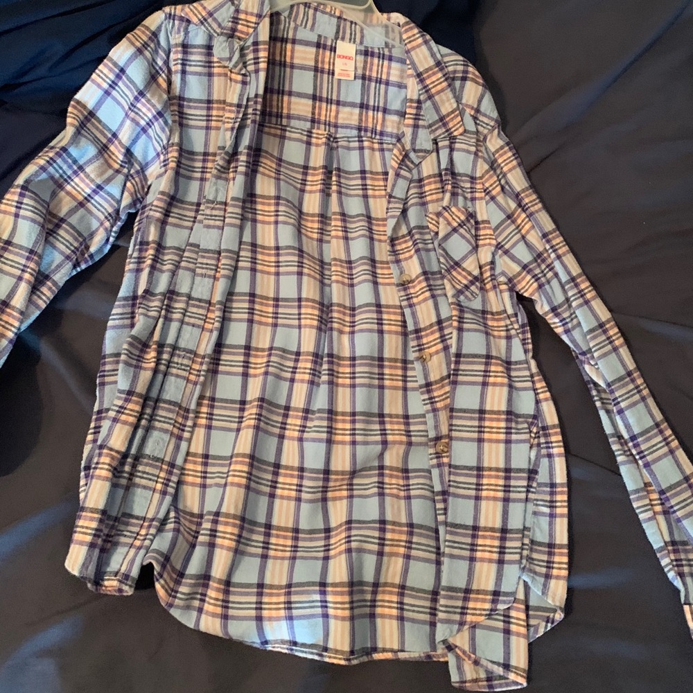 Flannels - Picture 3 of 4
